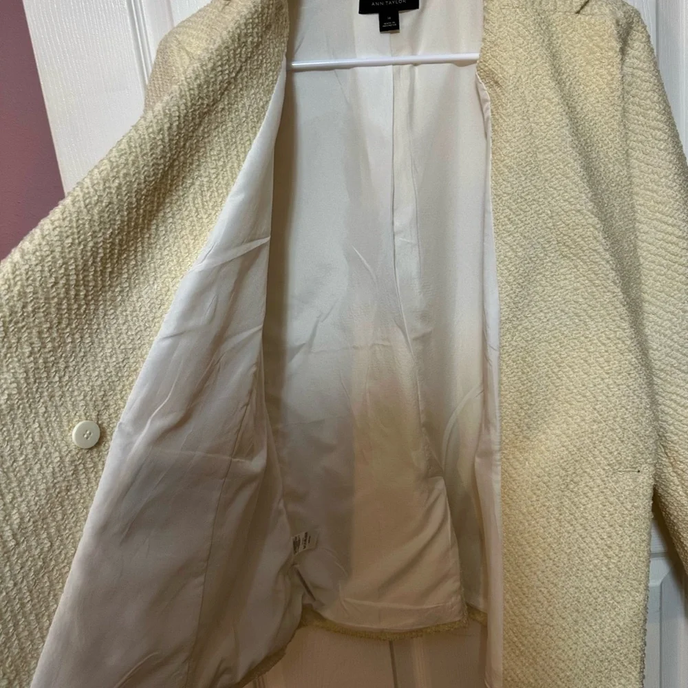 Ann Taylor Size 14 Cream Textured Women's Shacket/Blazer With Pearl Buttons - Picture 6 of 6